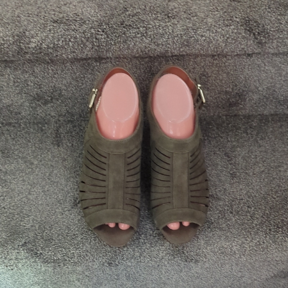 Alfani Green Sandals with Suede Finish and Open Toe